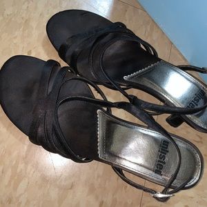 Black heels “UNLISTED”